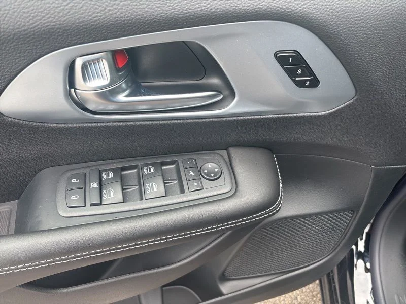 2026 Chrysler Pacifica Limited - Photo 16