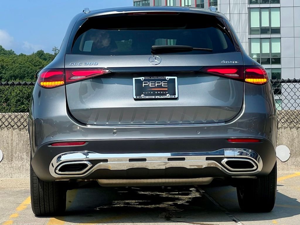 Certified Used 2023  Mercedes-Benz GLC 300 image 6