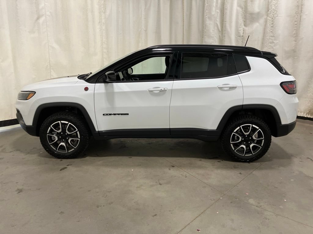 Used 2024 Bright White Clearcoat Jeep Trailhawk image 25