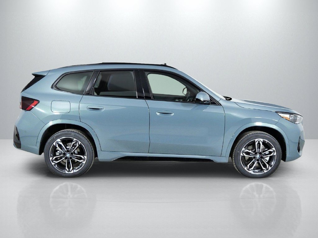 Used 2026 Cape York Green Metallic BMW xDrive28i image 9