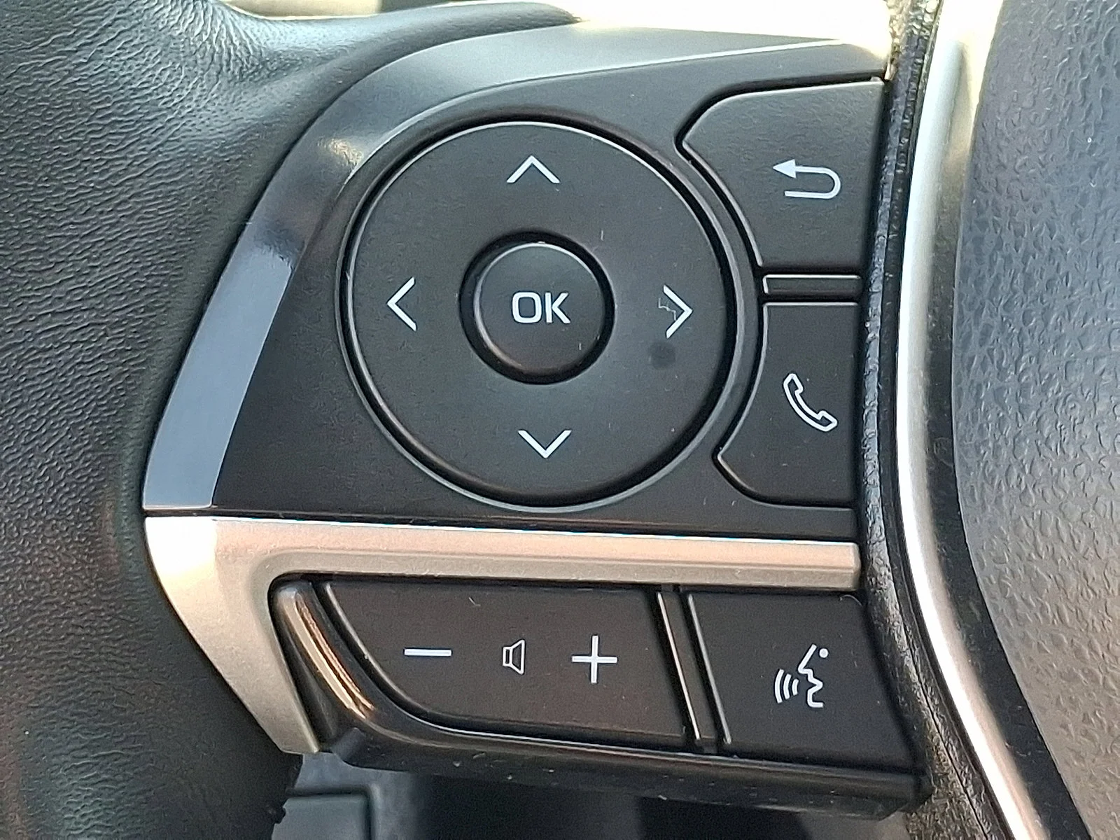 Used 2024 Wind Chill Pearl - 089 Toyota XLE image 21