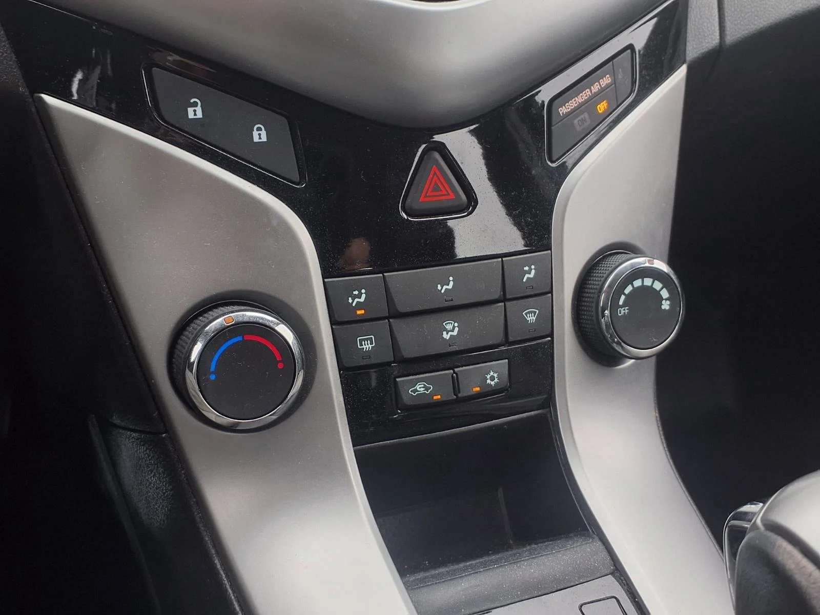 Used 2014 Silver Ice Metallic Chevrolet 1LT image 8