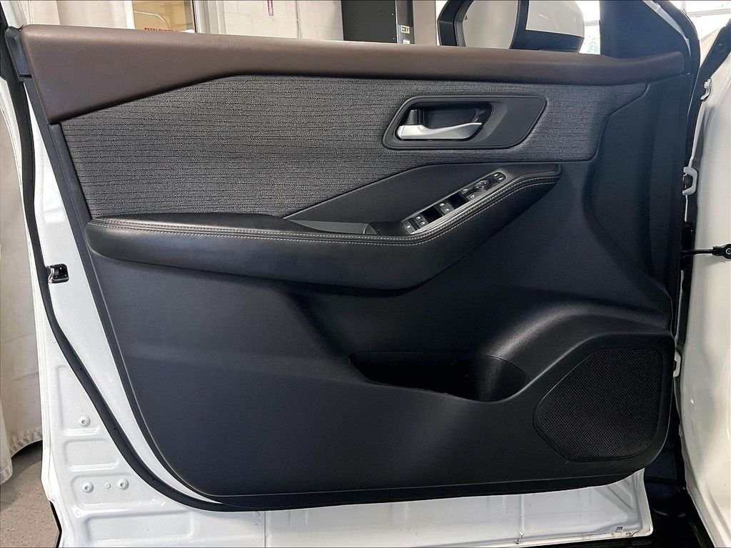 Used 2023 White Nissan SV image 9