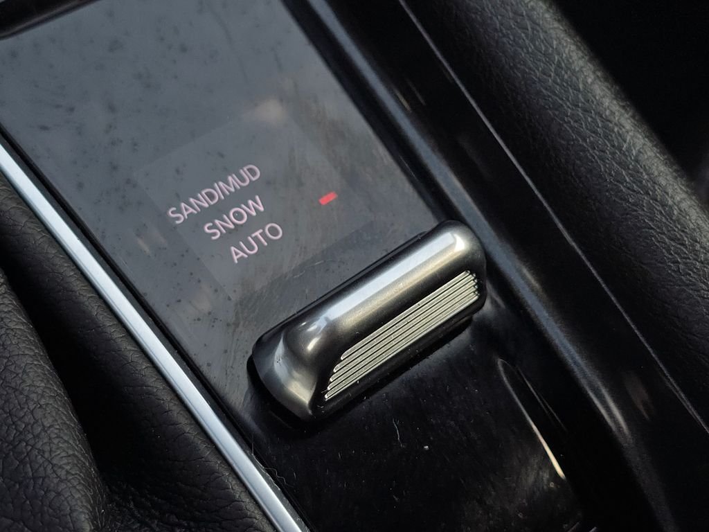 Used 2023 Black Jeep Latitude Lux image 34