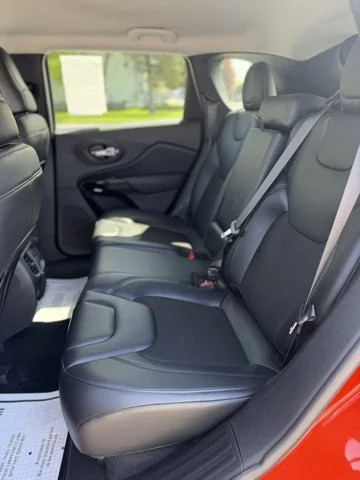 Used 2021 Spitfire Orange Clearcoat Jeep Altitude image 14