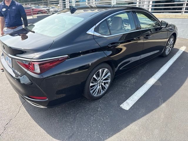 Used 2019 Black Lexus 350 Luxury image 1