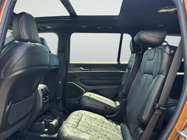 New 2026 Copper Shino Metallic Clear-Coat Exterior Paint Jeep Limited Reserve image 13