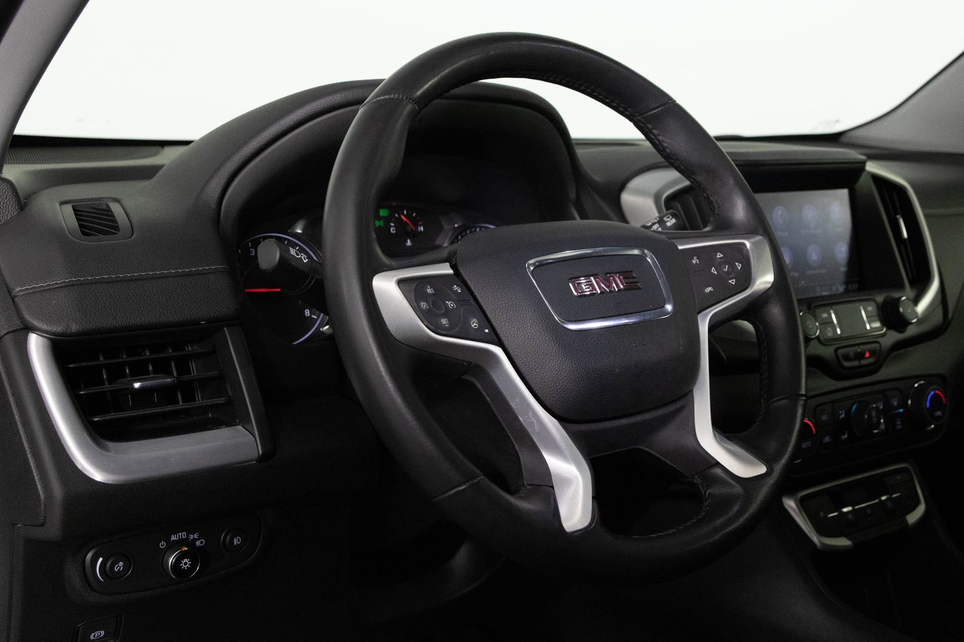 2022 GMC TERRAIN - Image 31