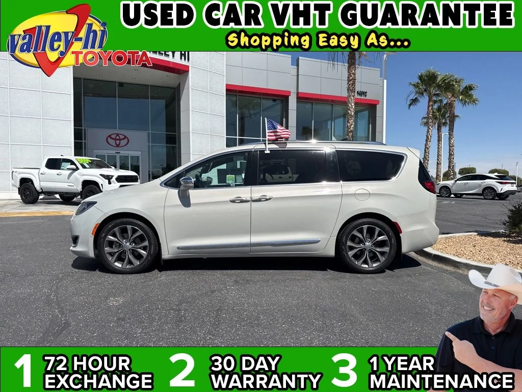 2017 Chrysler Pacifica Limited's photo