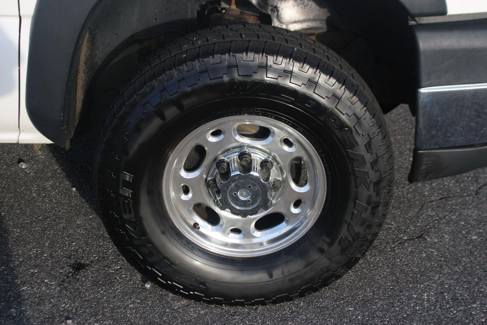 Used 2007 Summit White Chevrolet Work Truck image 27