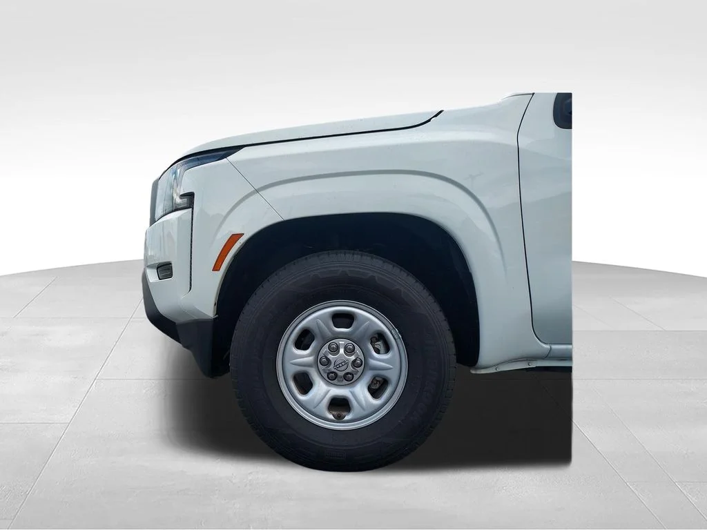 Used 2024 White Nissan S image 18