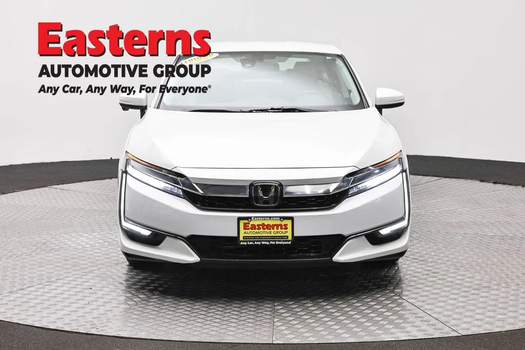 Used 2018 White Honda Touring image 2