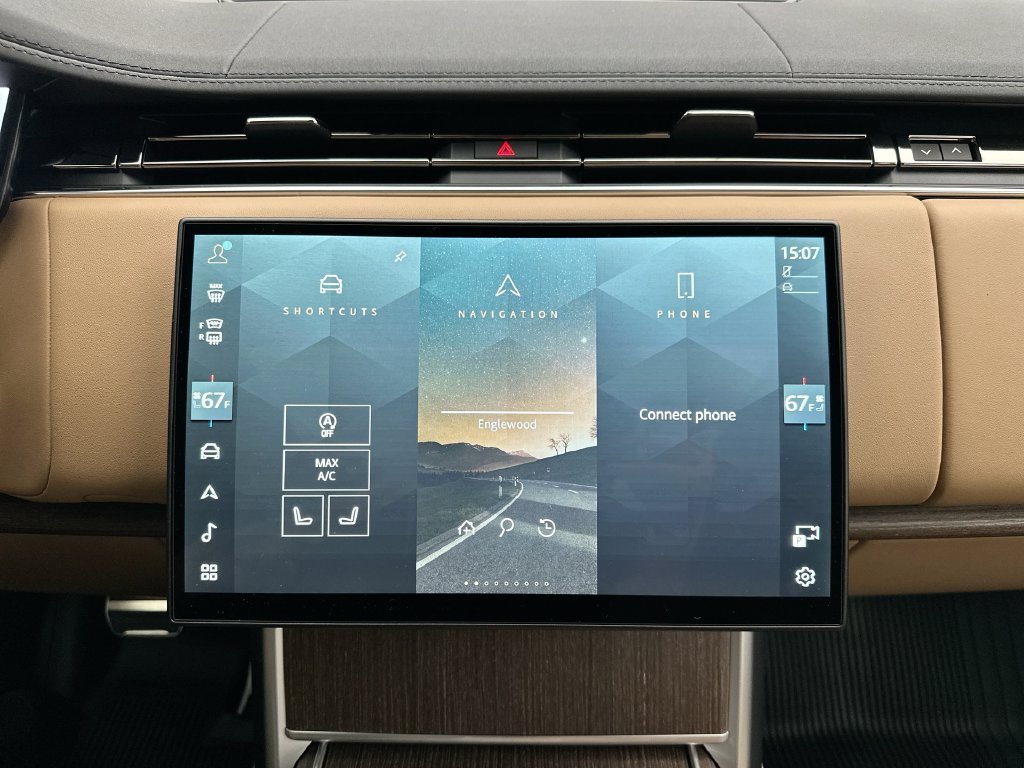 New 2027 Eiger Grey Metallic Land Rover SE image 13