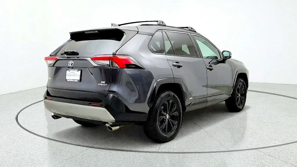 Used 2022 Magnetic Gray Metallic Toyota Hybrid SE AWD w/ Weather Pkg, Moonroof & Power Liftgate image 5