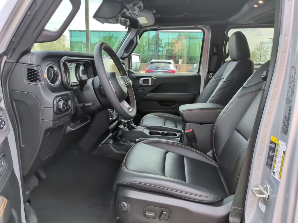 Used 2024 Silver Jeep Sahara image 18