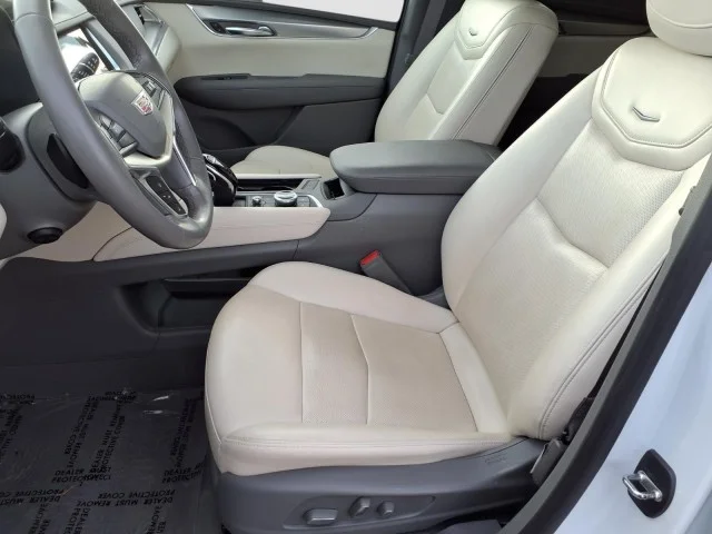 Used 2022 CRYSTAL WHITE TRICOAT Cadillac FWD Premium Luxury image 10