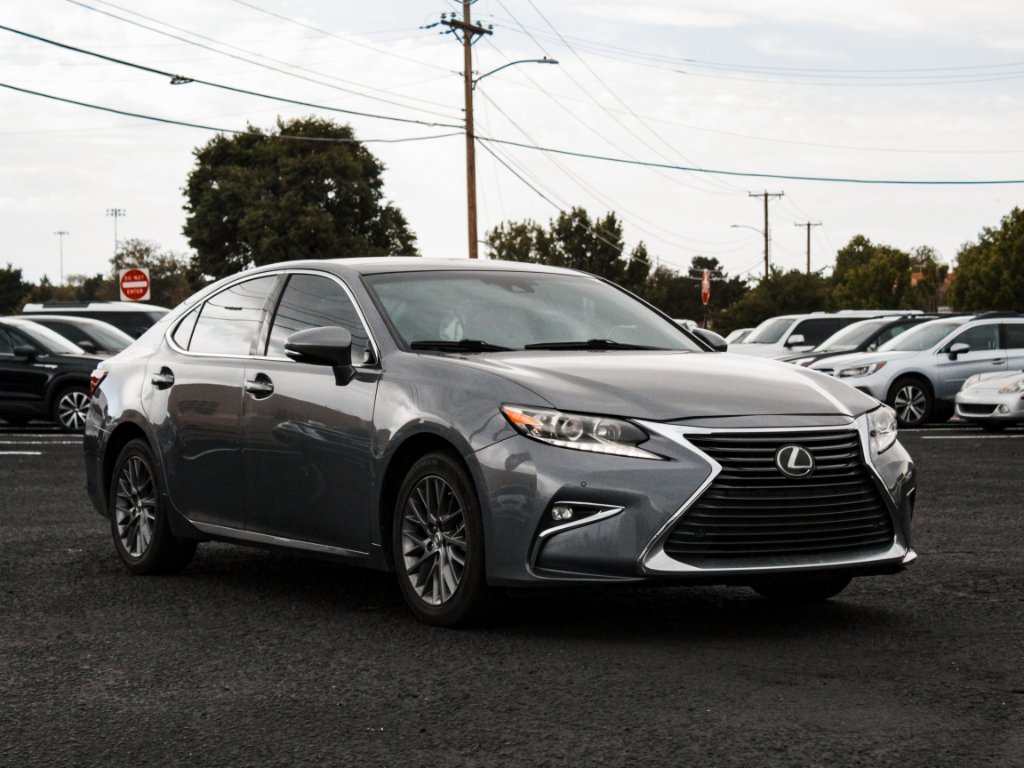 Used 2018 Nebula Gray Pearl Lexus Base image 3