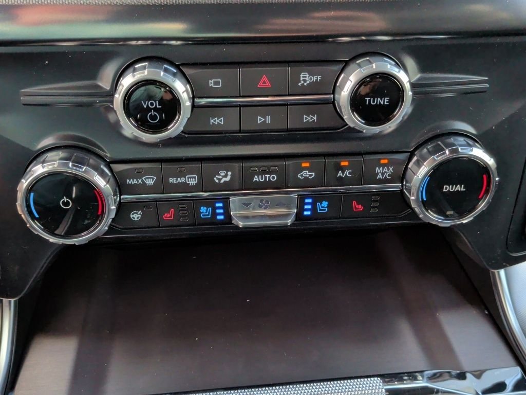 New 2026 Agate Black Metallic Ford Platinum® image 32