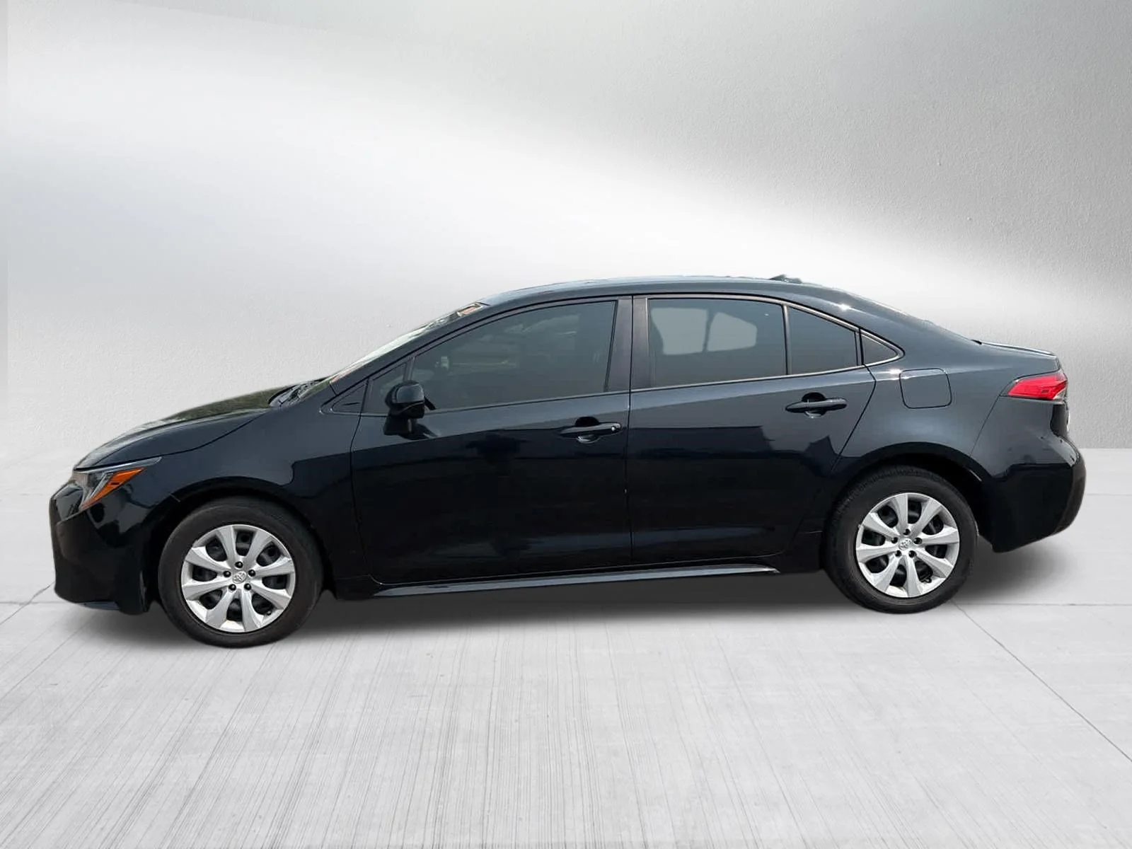Used 2022 Toyota Corolla LE with VIN JTDEPMAE8NJ227683 for sale in Hermantown, Minnesota