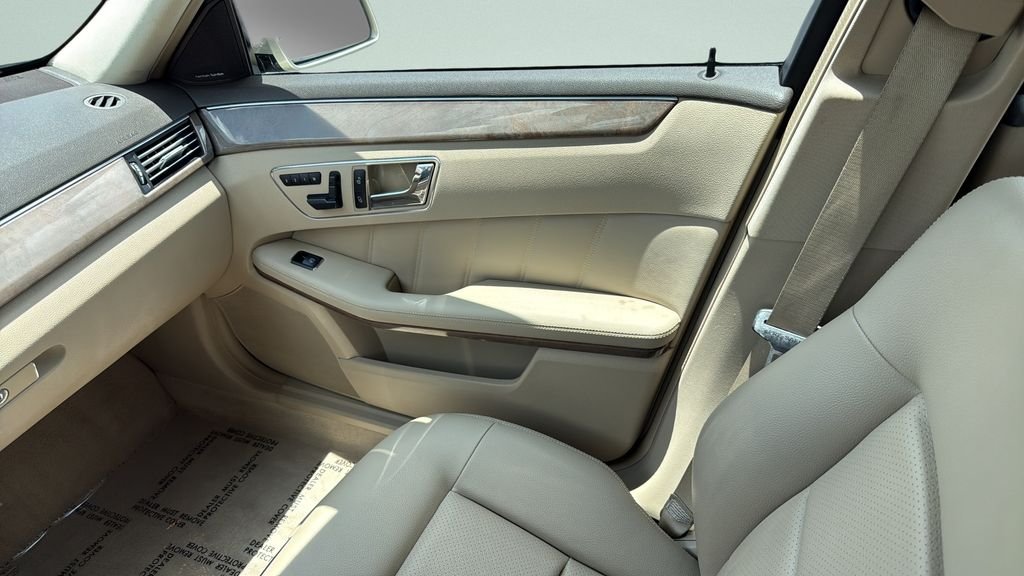 Used 2010  Mercedes-Benz E 350 image 13