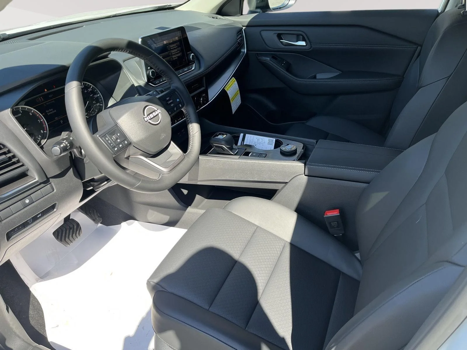 New 2026 Everest White Pearl TriCoat Nissan Dark Armor™ image 22