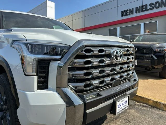 New 2026 Wind Chill Pearl <sup>1</sup> Toyota Tundra Platinum image 4