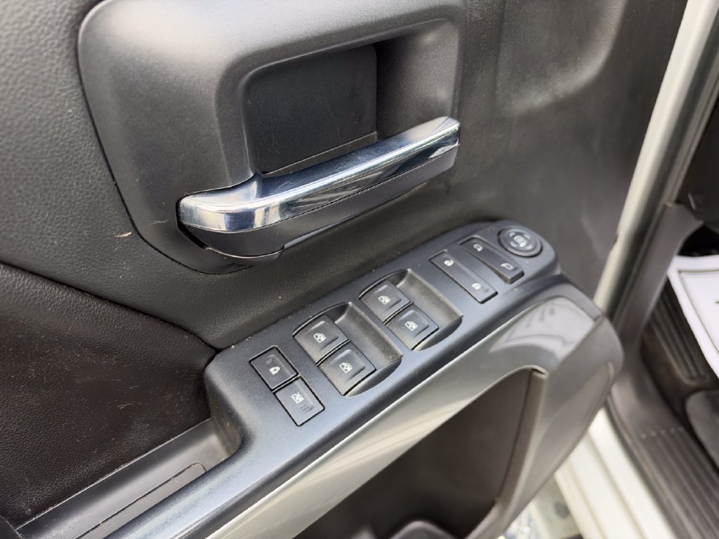 Used 2017 Silver Chevrolet LT image 10