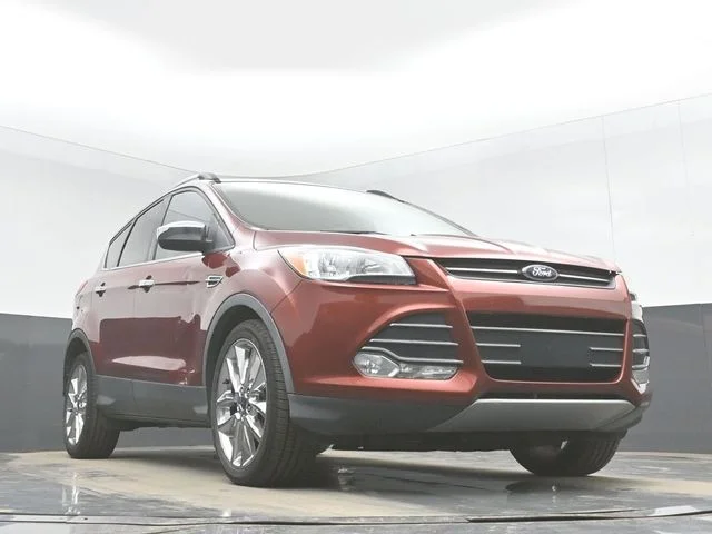 Used 2016 Orange Ford SE image 38