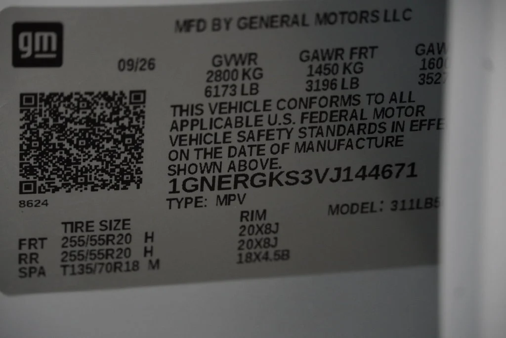 New 2027 Summit White Chevrolet LT image 44