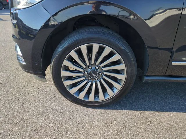 Used 2019 Black Lincoln Reserve image 10
