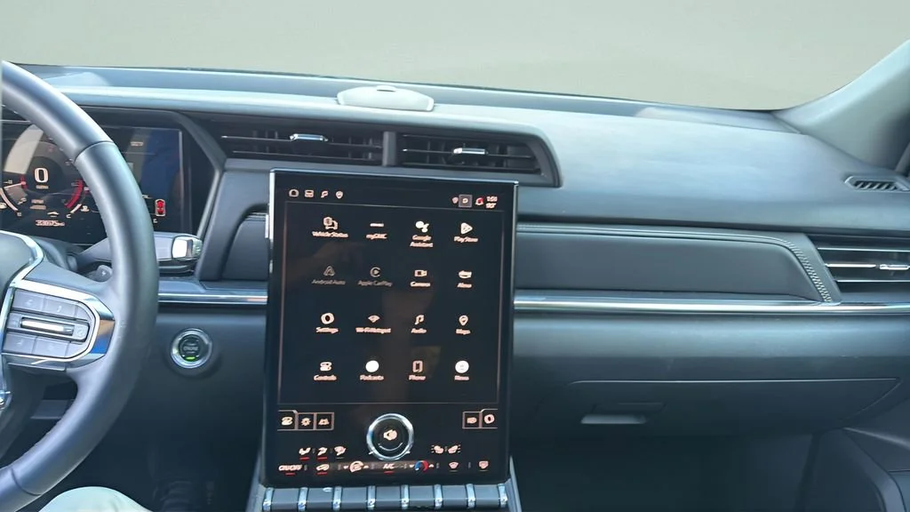 Used 2025 Ebony Twilight Metallic GMC Elevation image 30