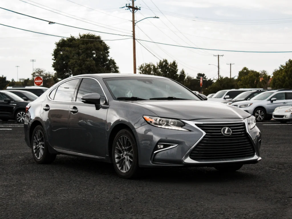 Used 2018 Nebula Gray Pearl Lexus Base image 3