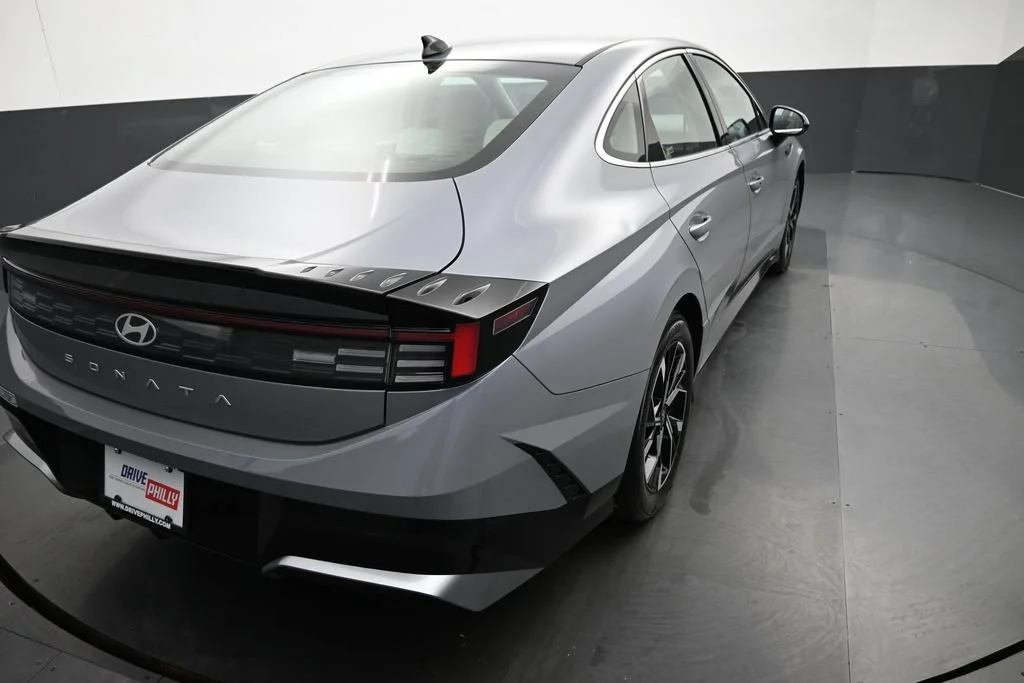 Used 2025 Blue Hyundai SEL image 8