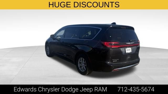 2026 Chrysler Pacifica Select - Photo 6