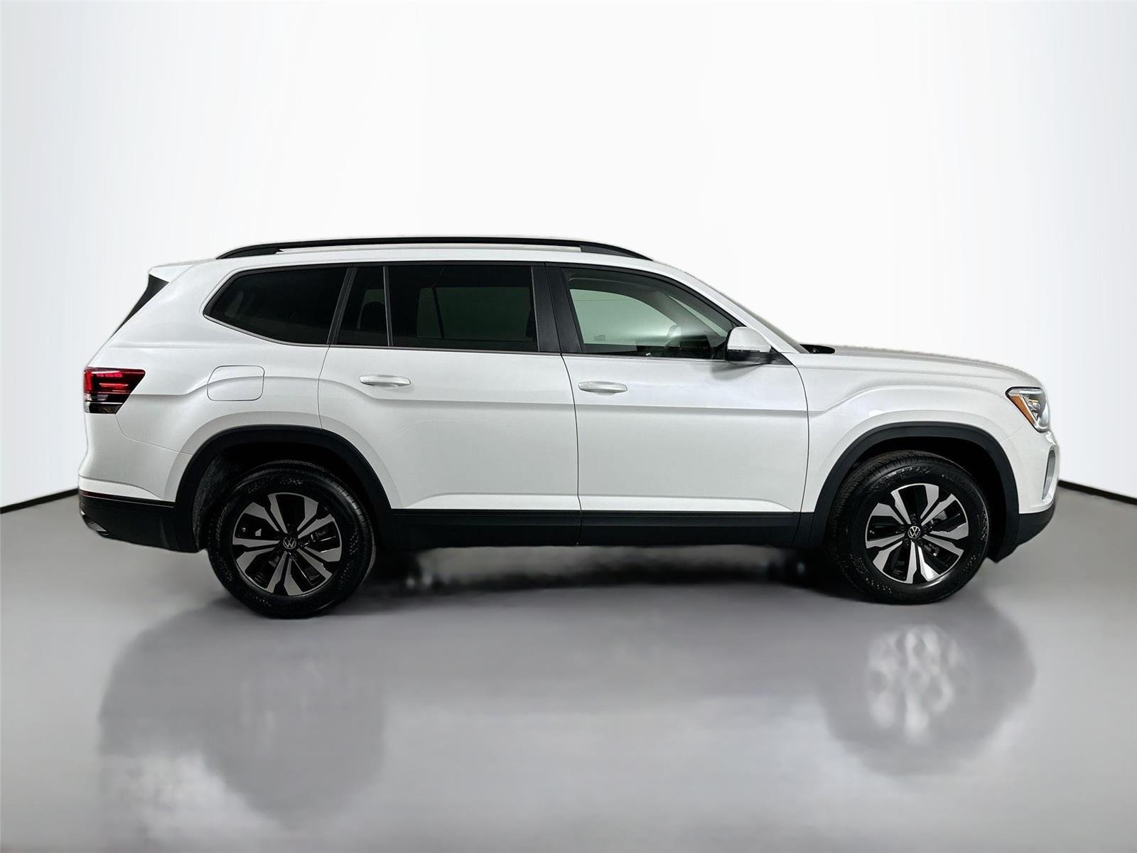 New 2026 Opal White Pearl Volkswagen 2.0T SE image 4