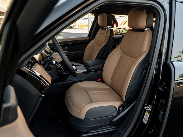 New 2026 Santorini Black Land Rover Dynamic SE image 13