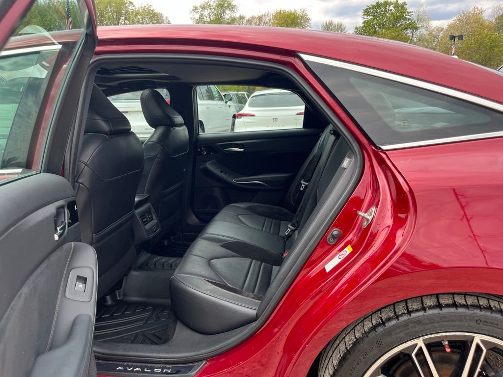 Used 2019 Pearl Toyota XSE image 28