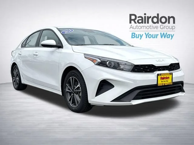 2024 Kia Forte LXS AT's photo