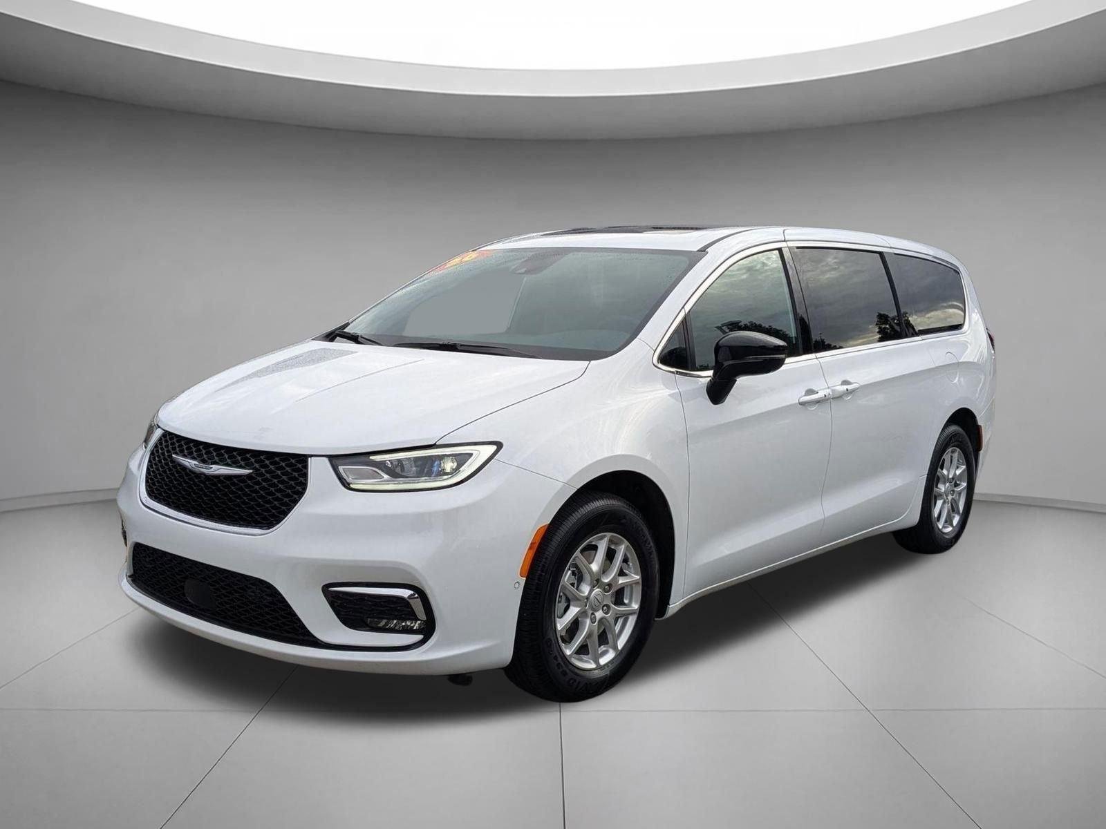 2026 Chrysler Pacifica Select's photo