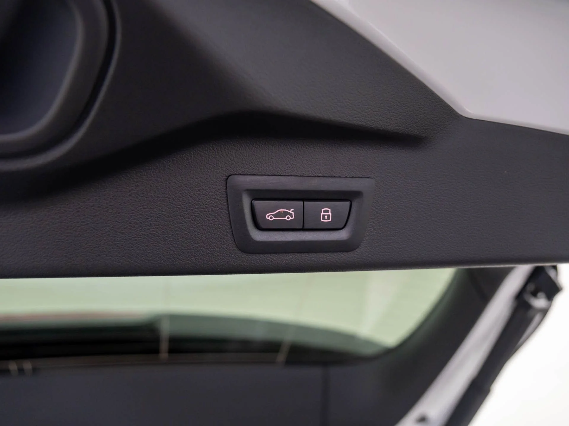 New 2026 White BMW xDrive40i image 32