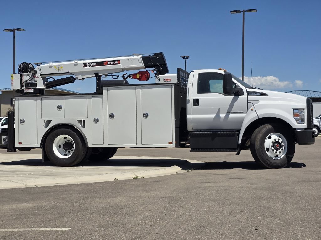 New 2025 Oxford White Ford Base image 27