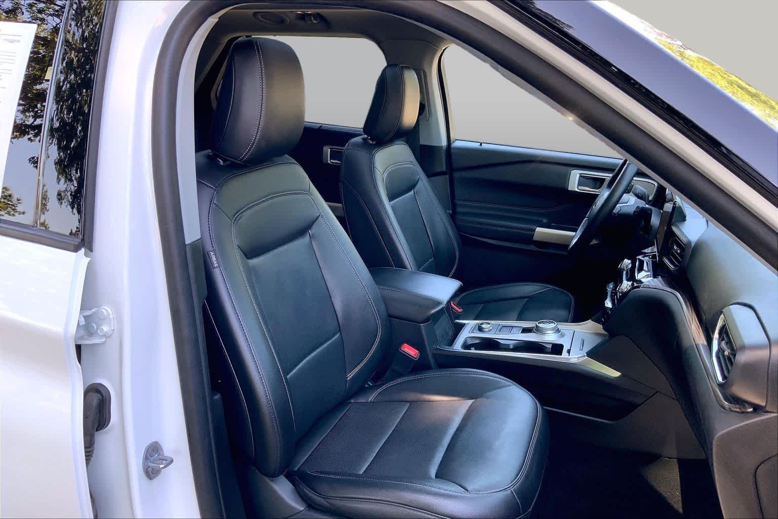 Used 2023 Star White Metallic Tri-Coat Ford Limited image 8