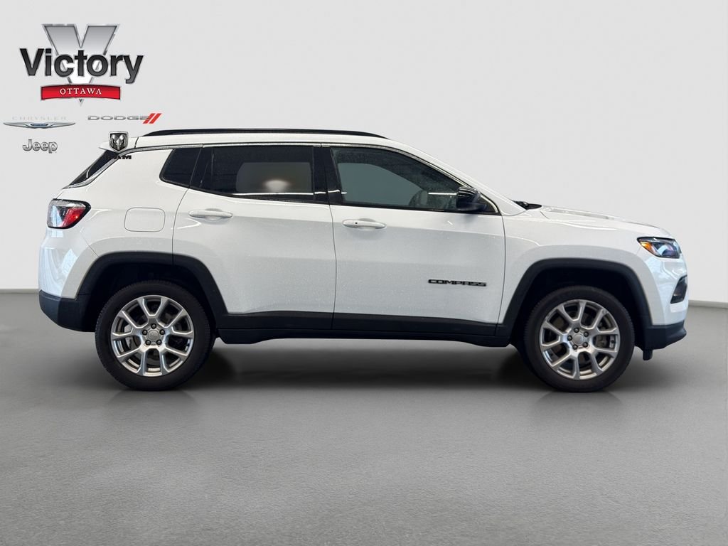 Used 2023 White Jeep Latitude Lux image 7