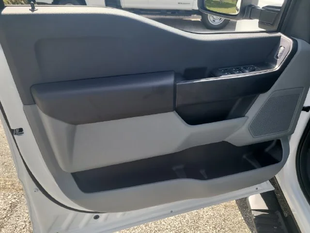 New 2027 Oxford White Ford XL 4WD CREW CAB image 16