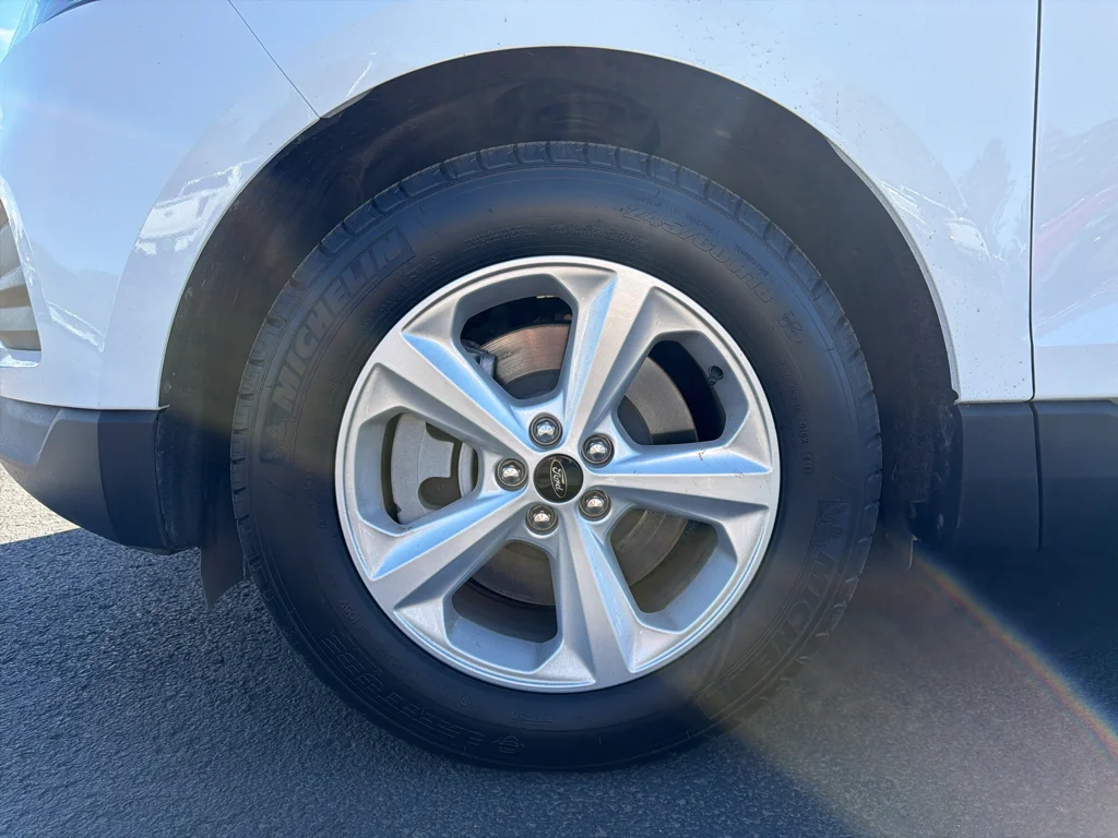 Certified Used 2024 Oxford White Ford SE image 24