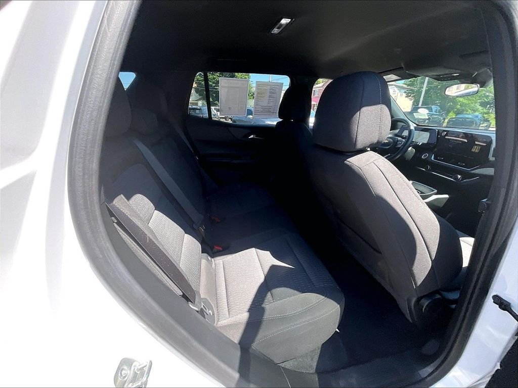 Used 2025 White Chevrolet LT image 16