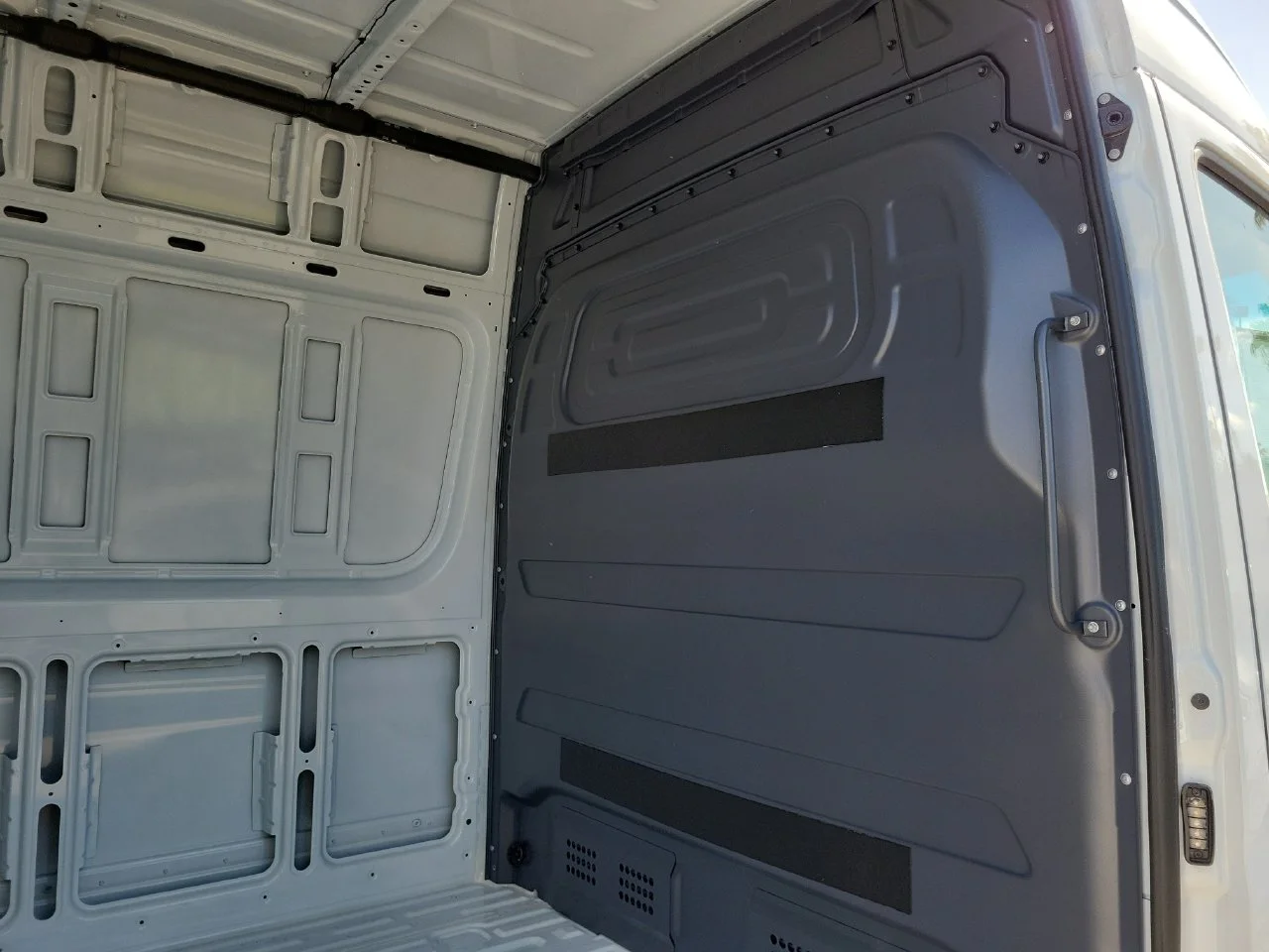 New 2025 Arctic+White Mercedes-Benz Cargo 144 WB image 15