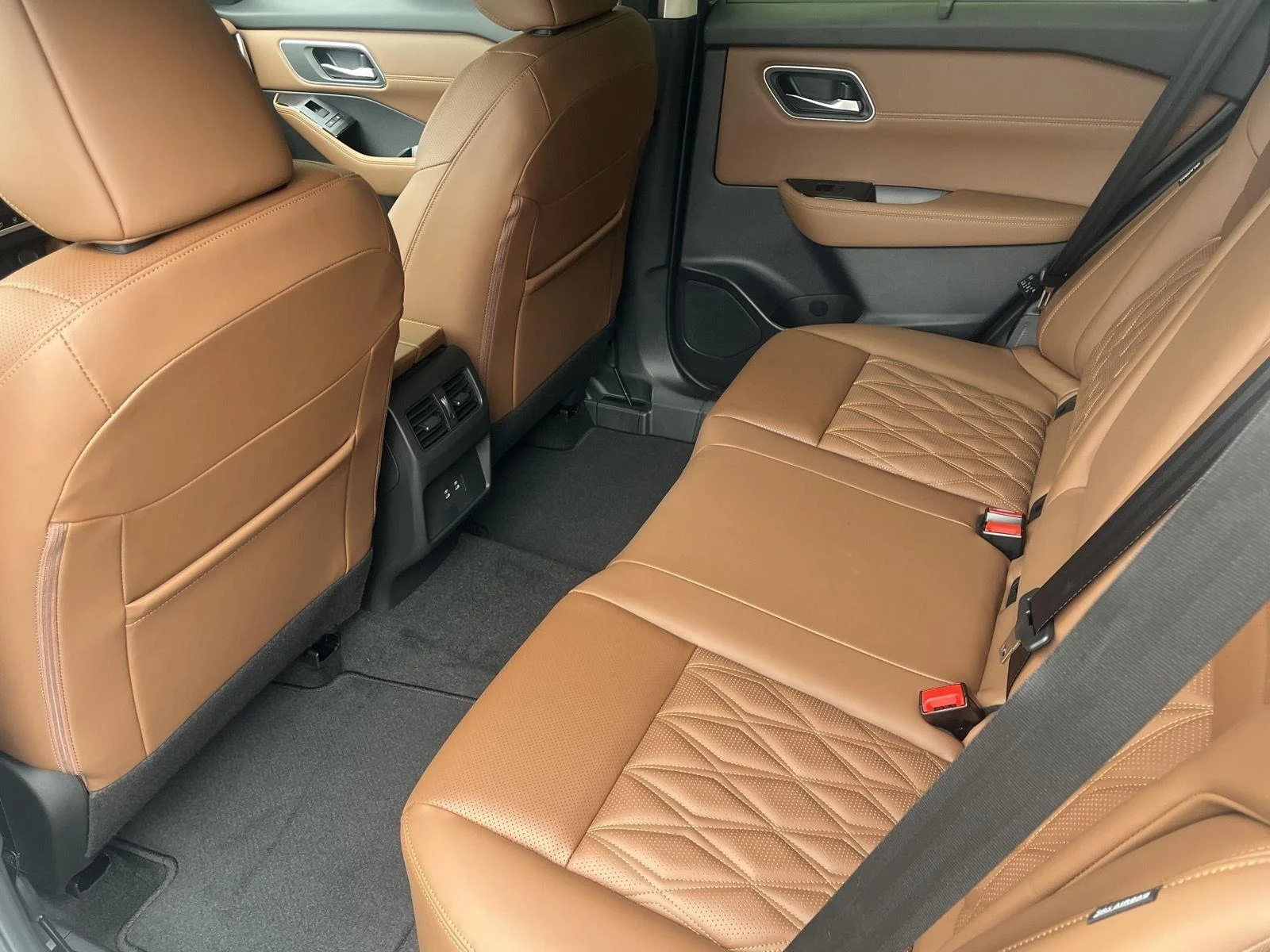 New 2026 Everest White Pearl TriCoat / Super Black Two-tone Nissan Platinum image 18
