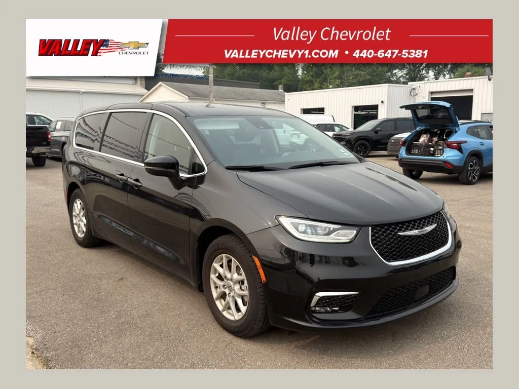 Used 2023 Black Chrysler Touring L image 1
