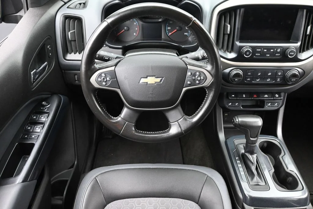 Used 2015 Black Chevrolet Z71 image 14